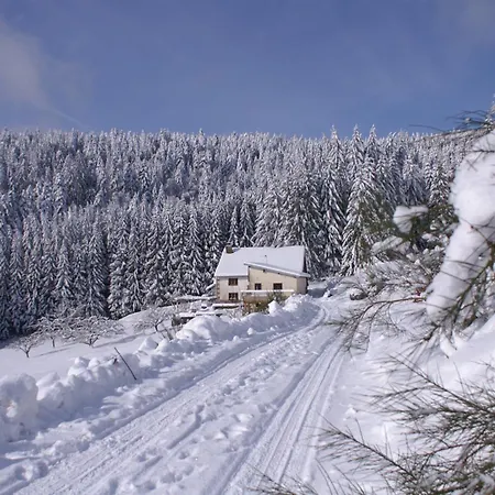 Blanche-roche, Et Table D'hotes Au Calme Cleurie