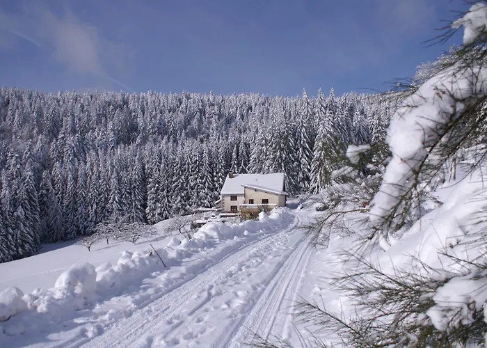 Blanche-roche, Et Table D'hotes Au Calme Cleurie