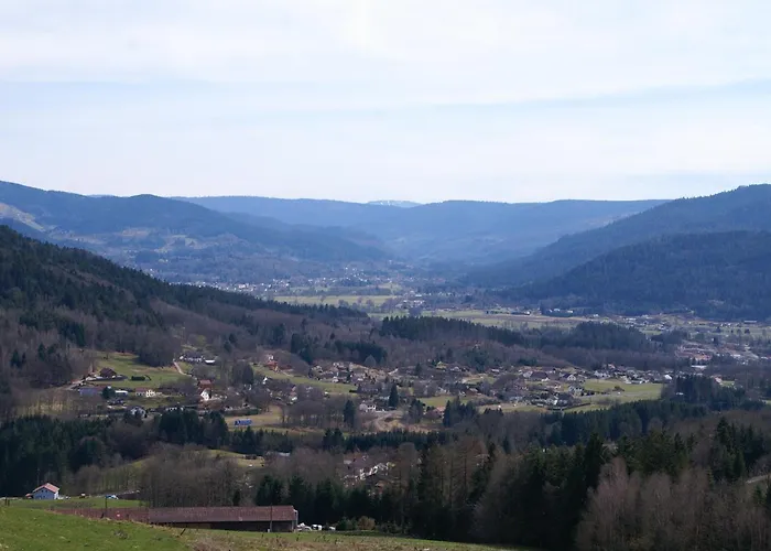 Blanche-roche, Et Table D'hotes Au Calme Cleurie